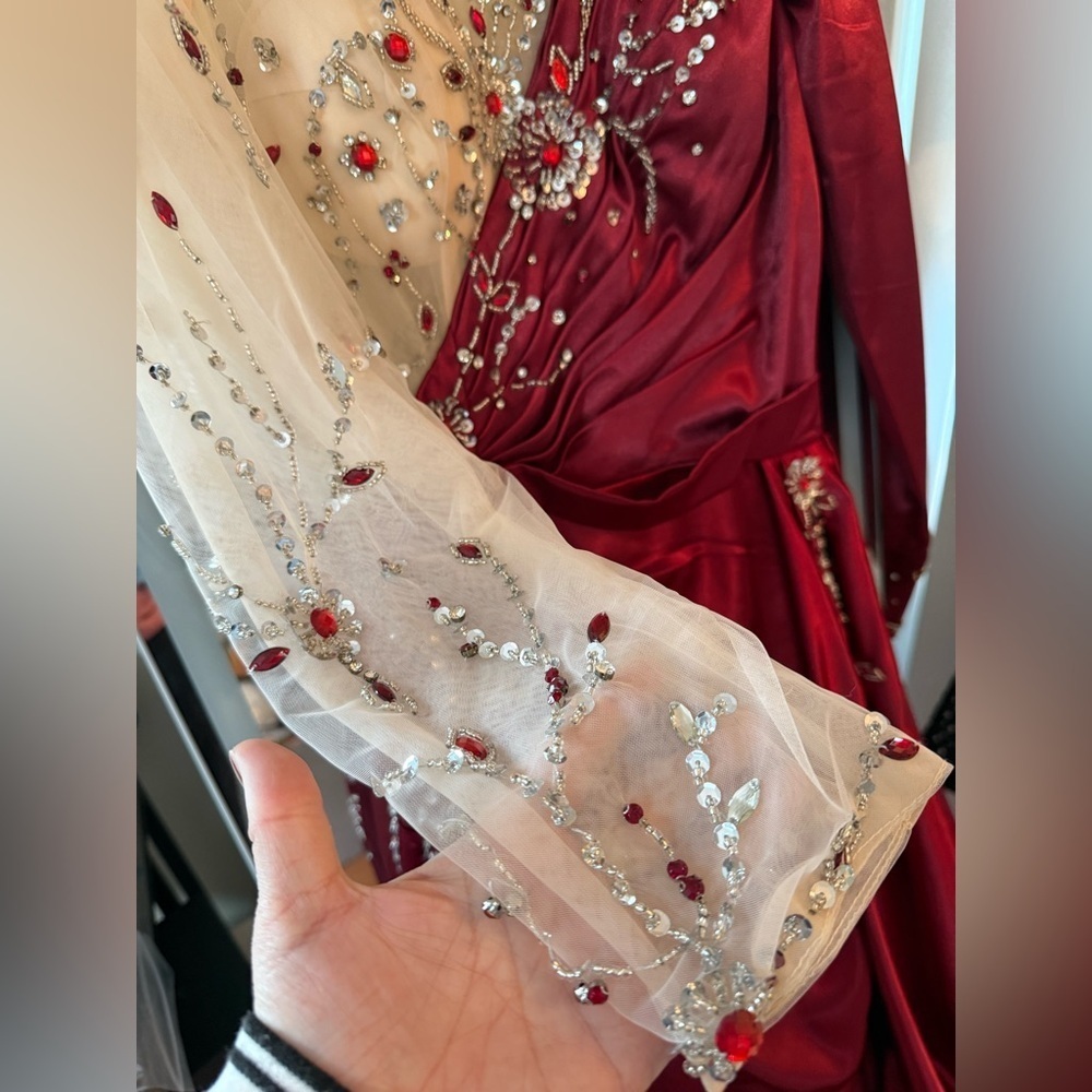 Elegant Evening Gown - Picture 6 of 11